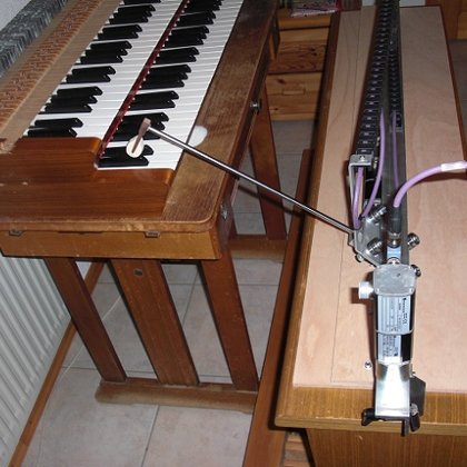Assembly for the Manual on the Organ Bench, wide